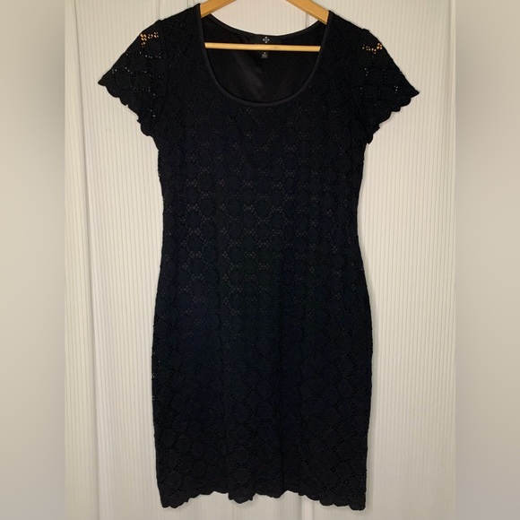 Ronni Nicole - Black Stretchy Lace Short Sleeve Midi Dress - Medium - Picture 1 of 8